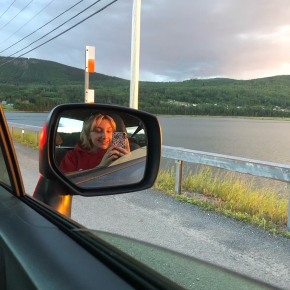 Meet your Posher, Léa - Picture 2 of 3